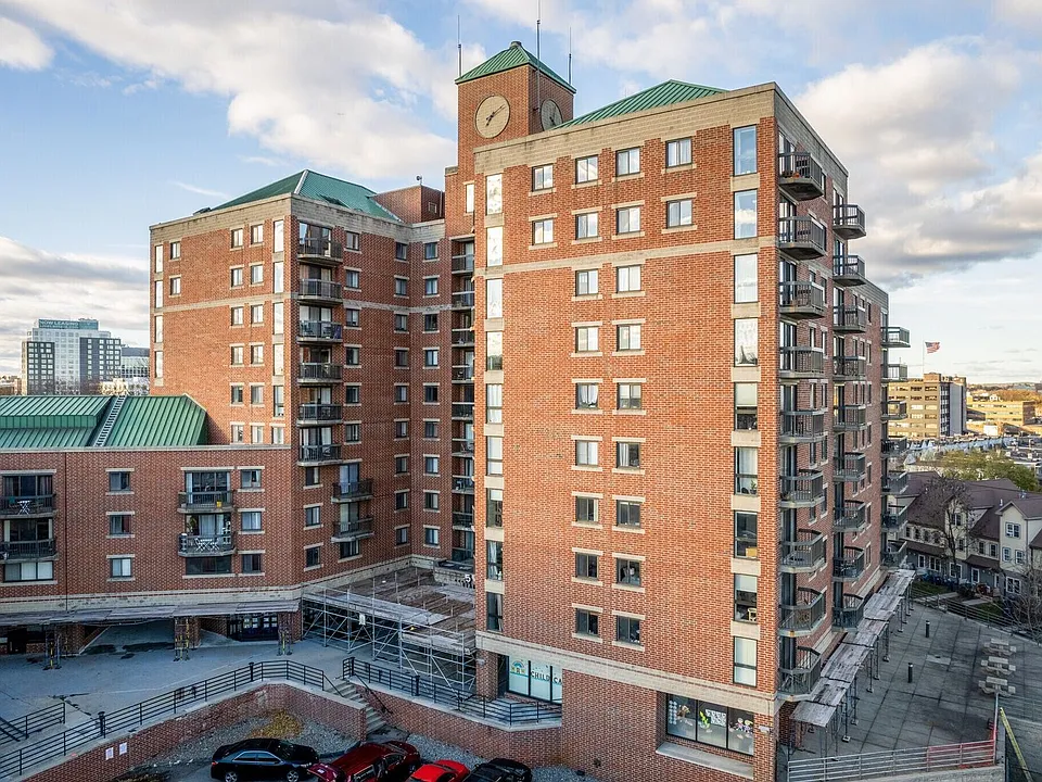 15 N Beacon St #417