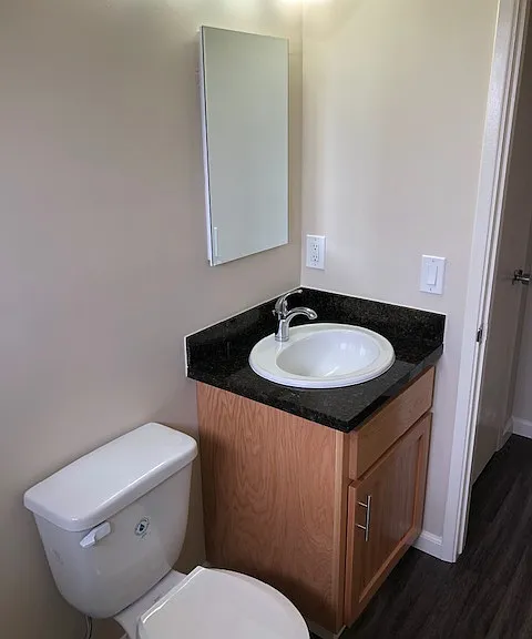 Shangri-La Apartments — Photo 18