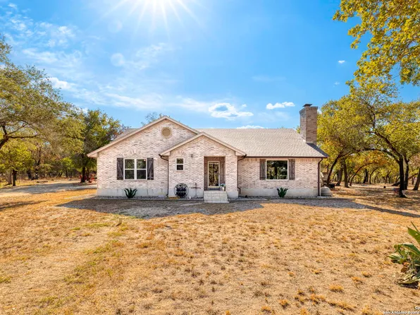 127 Scenic Oak, Floresville, TX 78114