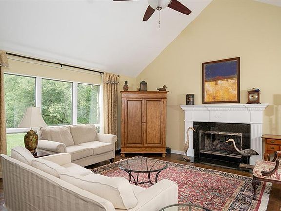 5th image of 22 Gypsy Ln