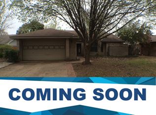 2425 Clayton Oaks Dr, Grand Prairie, TX 75052
