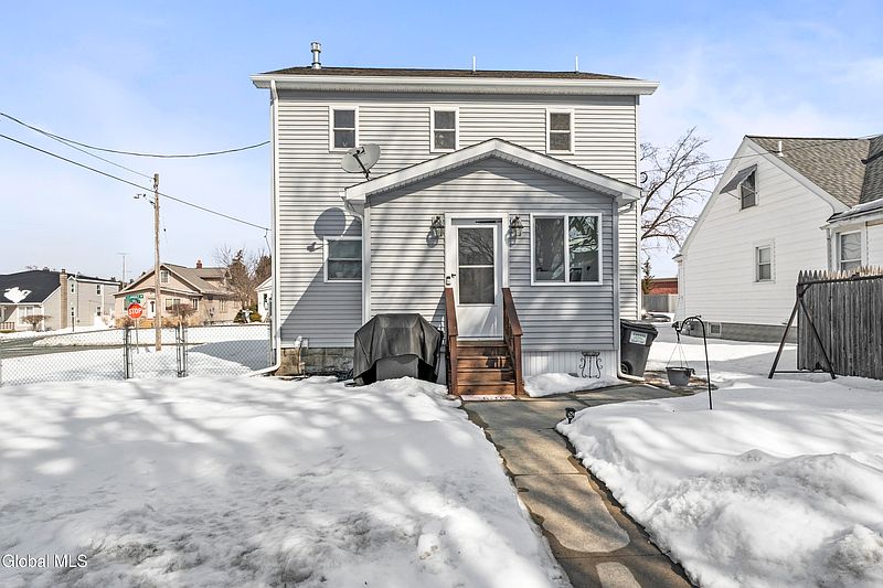 3rd image of 12 Lawndale Avenue