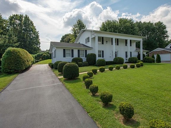 2nd image of 605 N Hills Dr