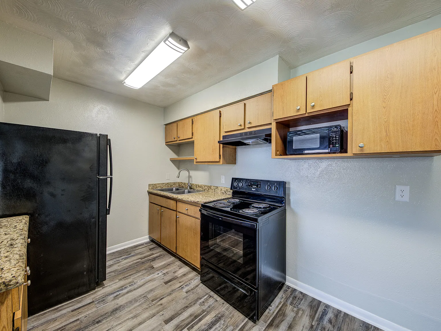 Oakwood Crest Furnished (Optional) Apartments — Photo 2