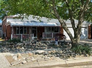 30818 Ridgefield Ave, Warren, MI 48088