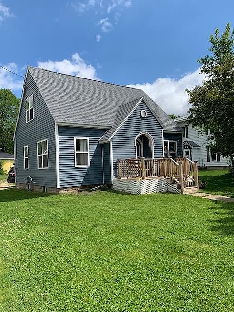 2nd image of 212 Pine St