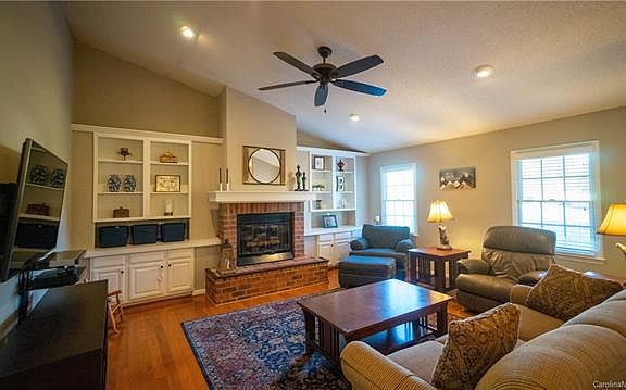 5th image of 136 Meadow Oaks Dr