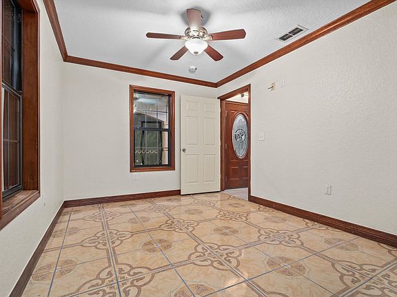 27th image of 104 E Franklin St