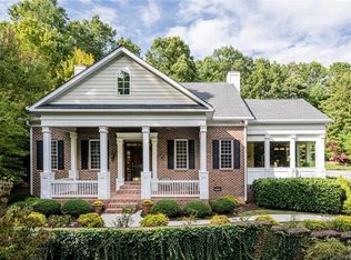 530 Overlook Dr, Flat Rock, NC 28731