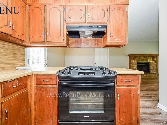 4th image of 9042 Chestnut Lake Dr