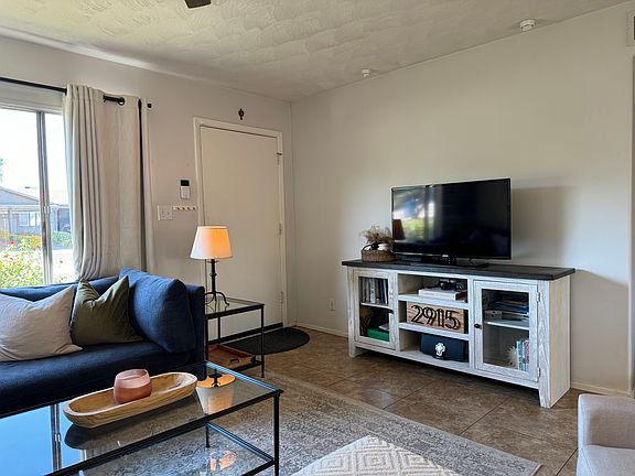 5th image of 2915 E Willow Ave