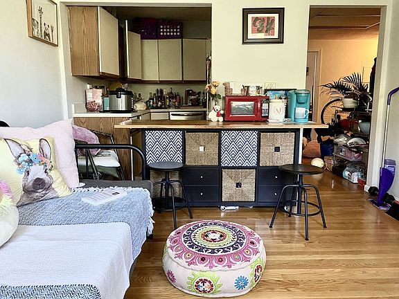 4th image of 1409 Commonwealth Ave APT 402