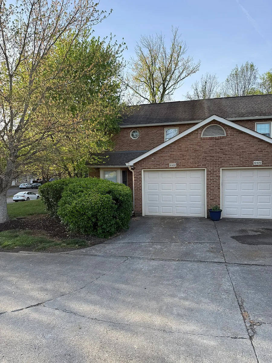 Building Photo - 10400 Ravenbrook Ln