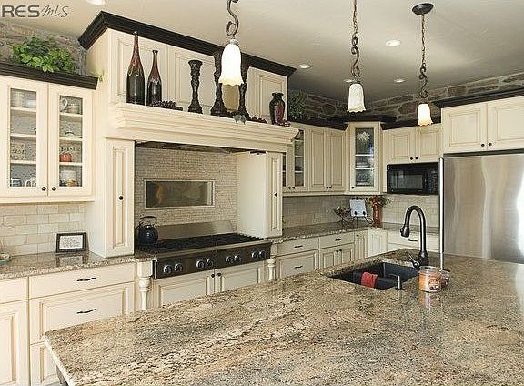 3rd image of 37146 Dickerson Ct