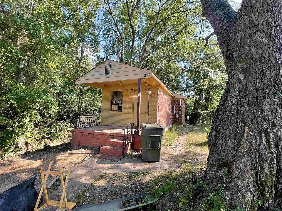 1st image of 1079 Saint Charles Ave