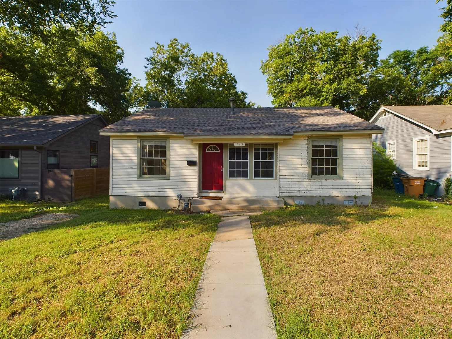 3 bed, 1.0 bath, 1055 sqft, $4,200 — Photo 1