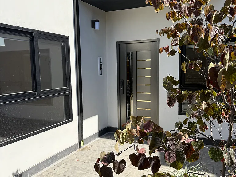 2215 N Naomi St #101 — Photo 17