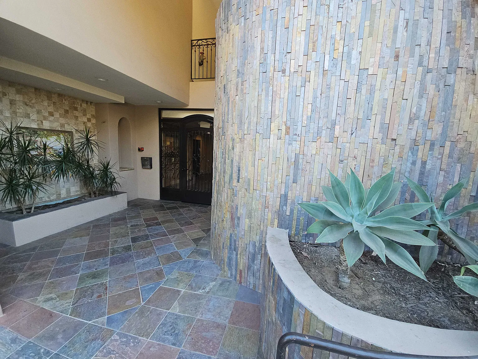 2 bed, $3,420 — Photo 3