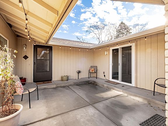 4th image of 807 W 49th Ave