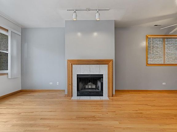 3rd image of 1320 N Greenview Ave APT 2