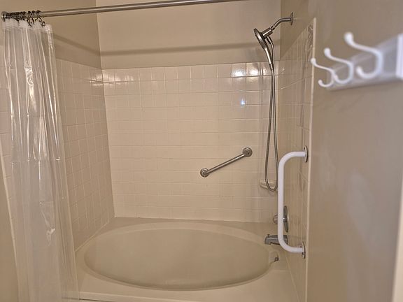 5th image of 2102 Brookhaven Dr #1