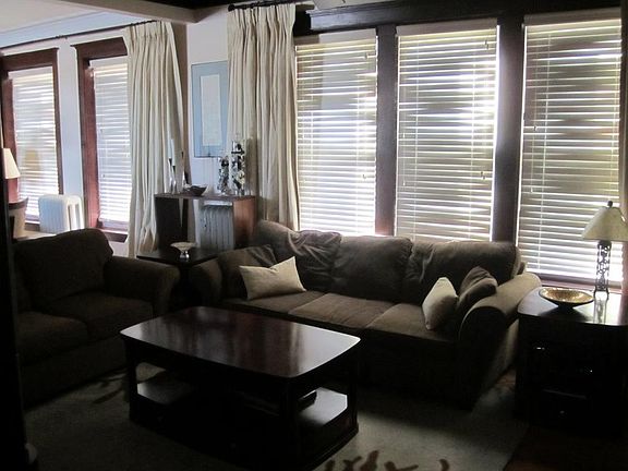 3rd image of 2102 W Montrose Ave #3S