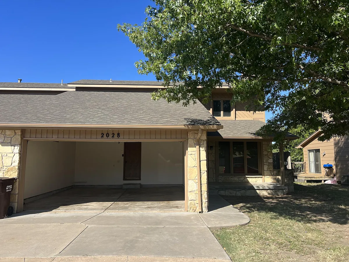 Building Photo - 2022 S Capri Ct #2