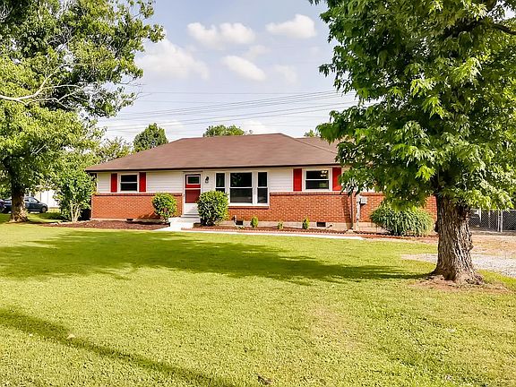 Huge front yard! (shot 2)