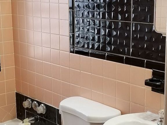 3rd image of 6151 Lillian Ave
