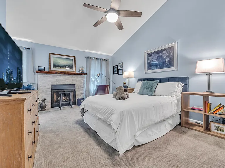 586 Saint James Walk SE — Photo 18