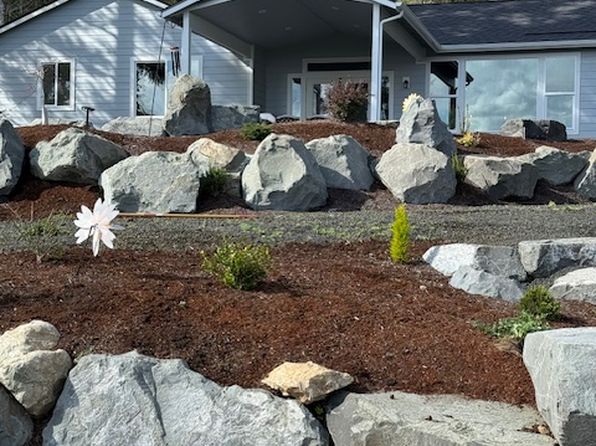 361 NE Southridge Dr