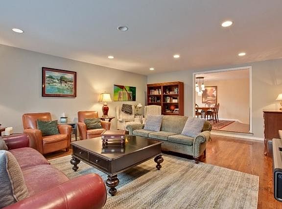 4th image of 29820 N River Dr