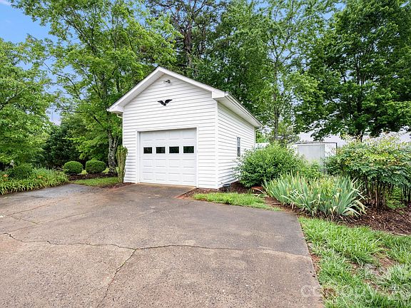 3rd image of 191 Thompson Rd