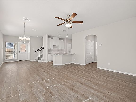 5th image of 522 Emerald Thicket Ln