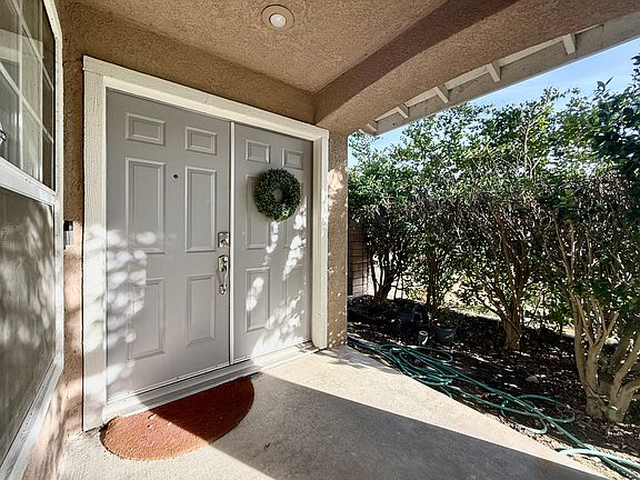 3rd image of 13920 Valley View Ln