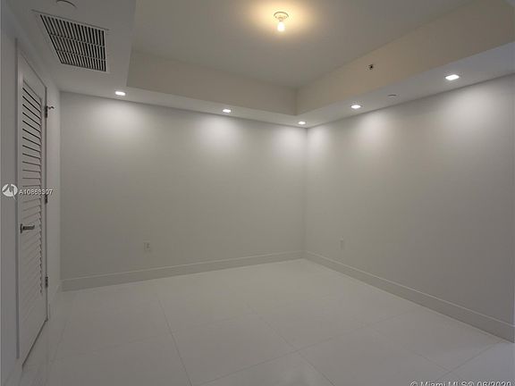 5th image of 1010 Brickell Ave #2703
