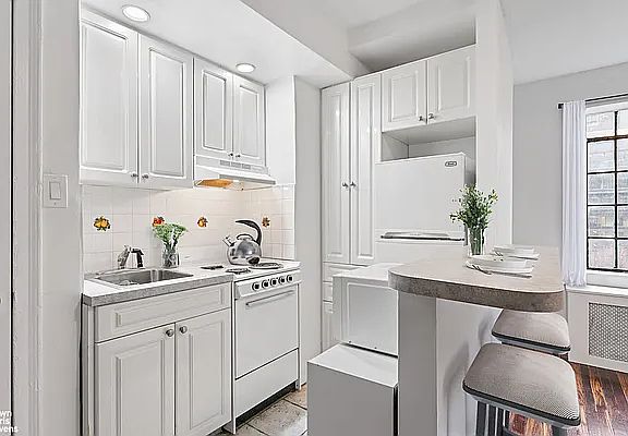 4th image of 45 Tudor City Pl APT 1017