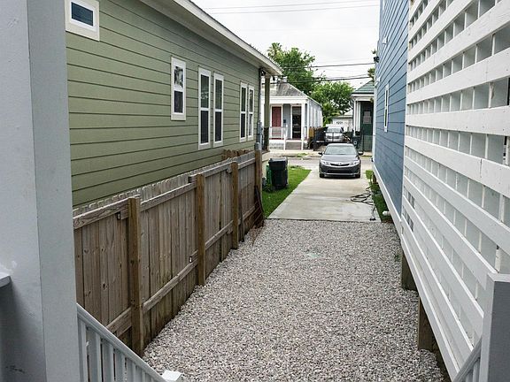 4th image of 3819-21 Dhemecourt St #3819