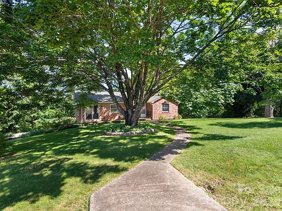 2nd image of 147 W Oakview Rd