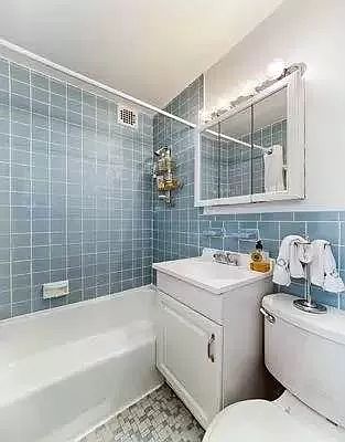 4th image of 210 21st St #6B