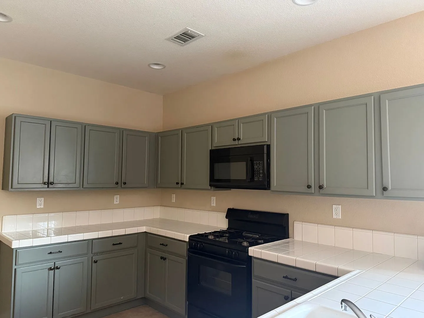 3-Bedroom Home in Panther Valley with Fenced Backyard — Photo 4