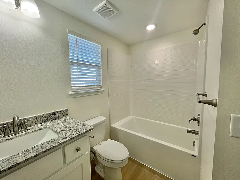 508 S Park St #A — Photo 8