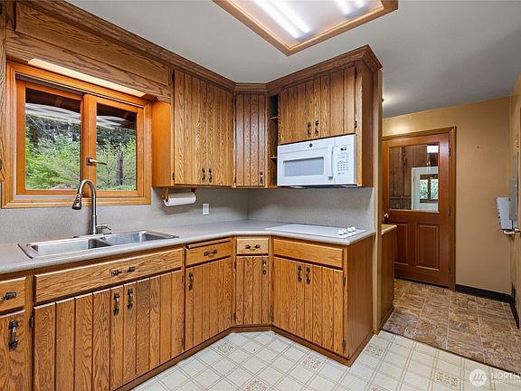 5th image of 12915 412th St E