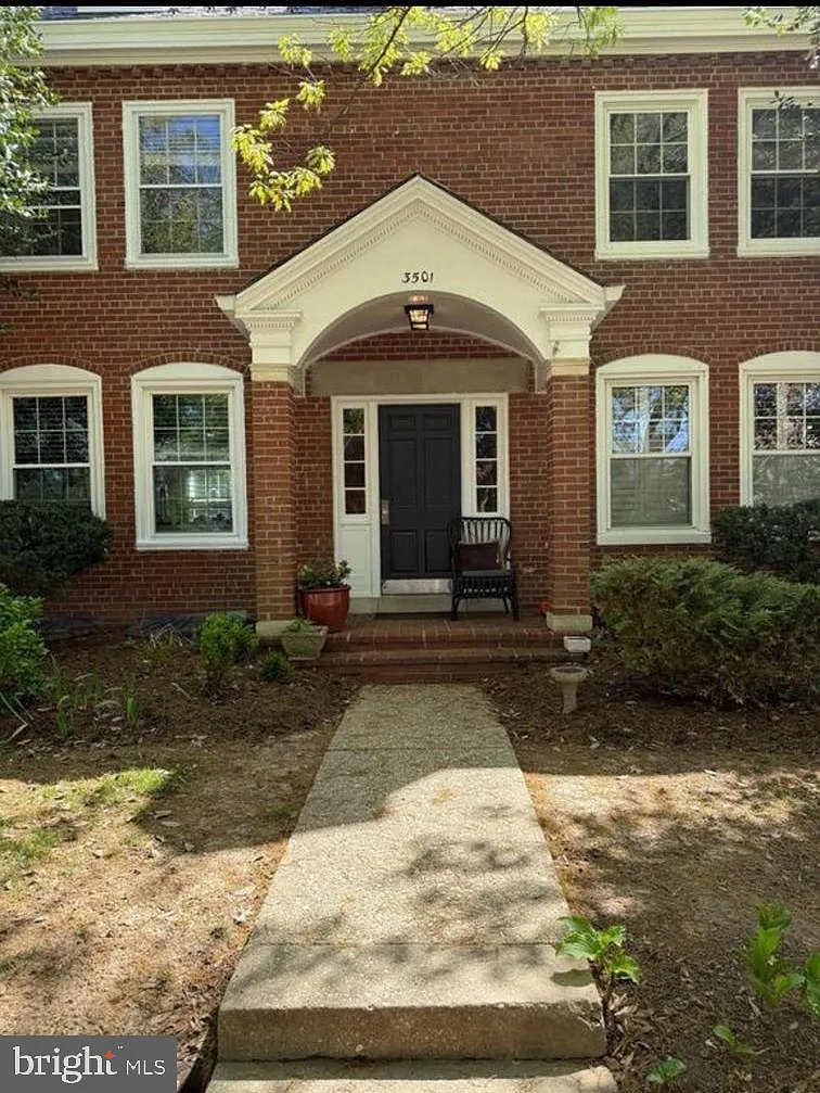 2 bed, 1.0 bath, 1003 sqft, $2,850 — Photo 2