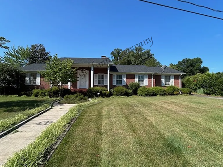 2 Woodfern Cir — Photo 1
