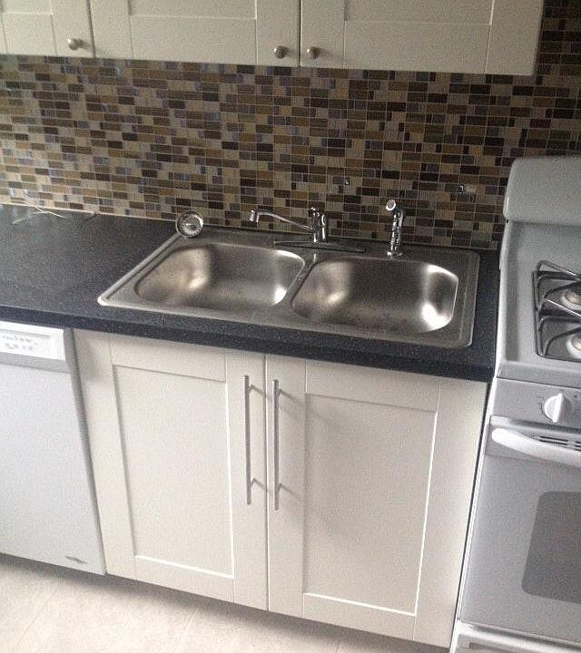 Kitchen with backsplash
