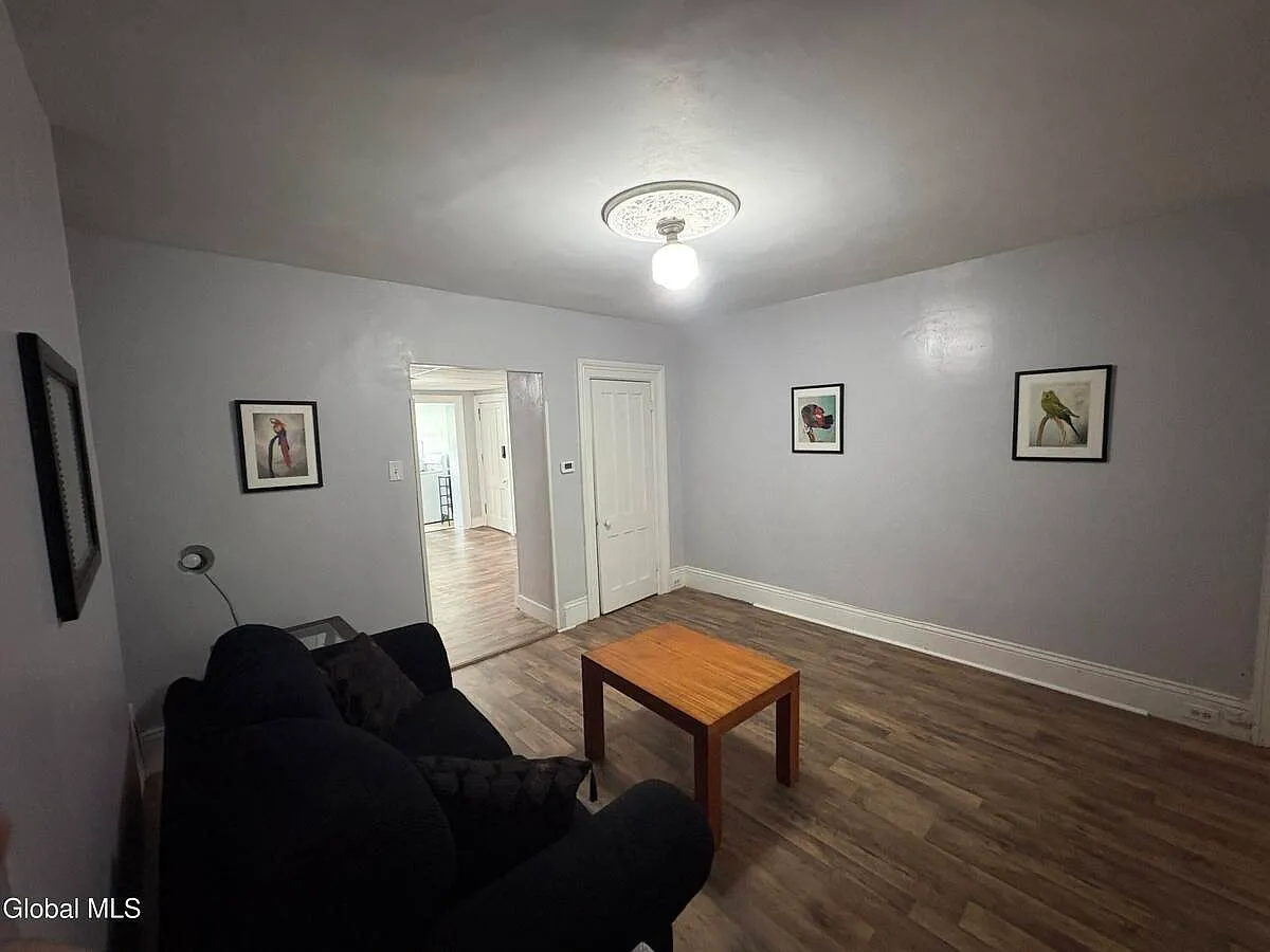 2 bed, 1.0 bath, 1200 sqft, $1,550 — Photo 4