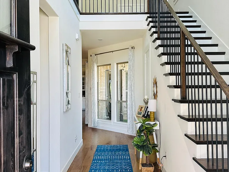 7827 Piedmont Ave — Photo 5