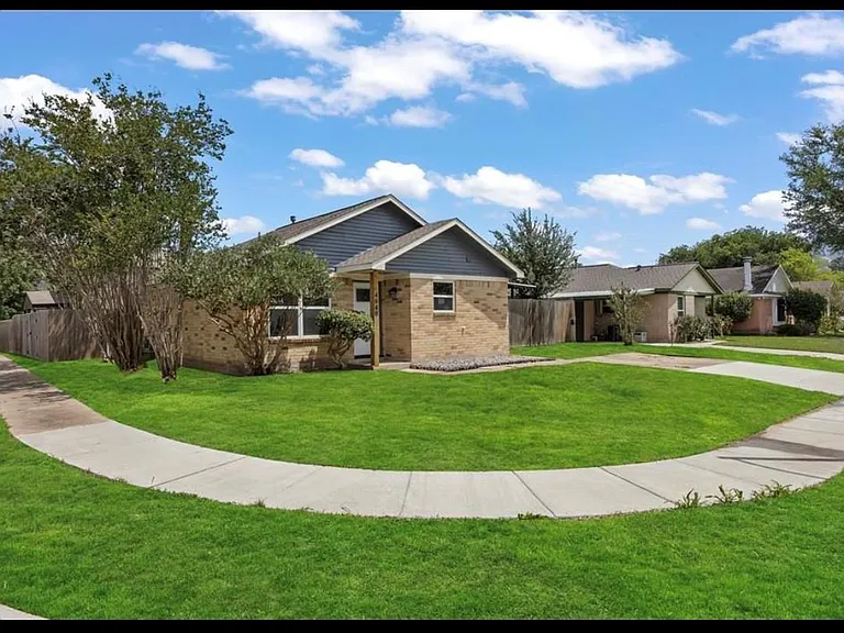 4640 Orange Cir S — Photo 2