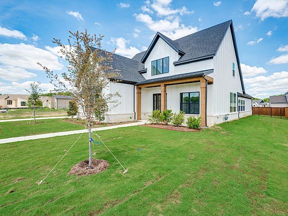 3rd image of 119 Craigmore Dr